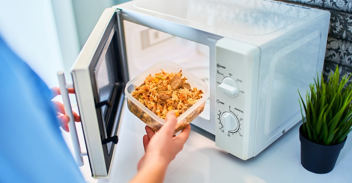 Microwave oven. Photo: iStock/goffkein.pro