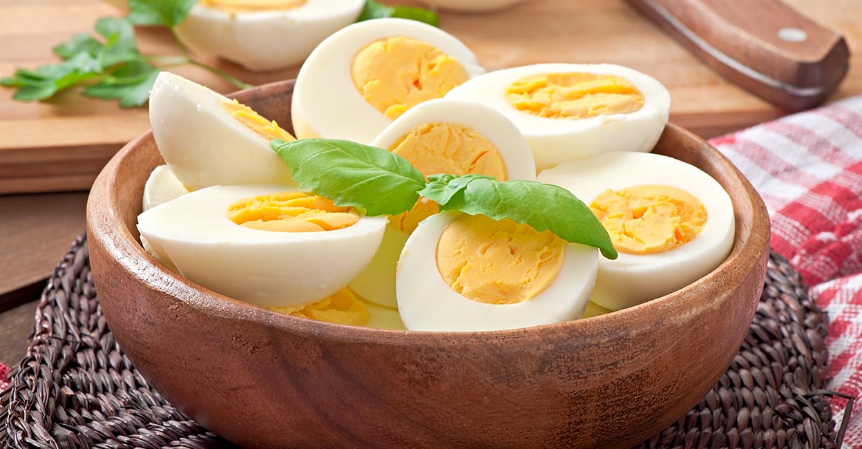 Boiled eggs Boiled eggs in a bowl decorated with parsley leaves. Photo: Shutterstock/Timolina