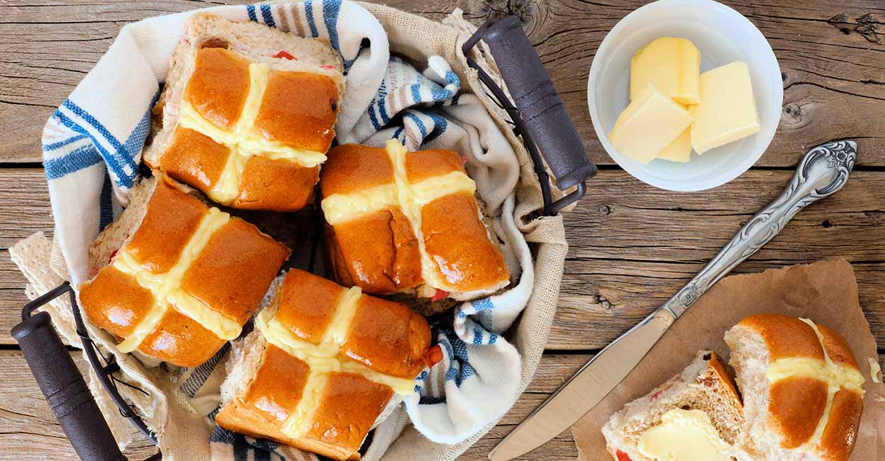Hot cross buns. Photo: Shutterstock/JeniFoto