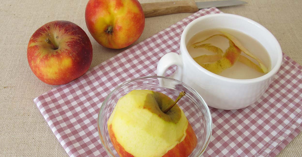 Apple skin tea Apple skin tea. Photo: iStock/HeikeRau