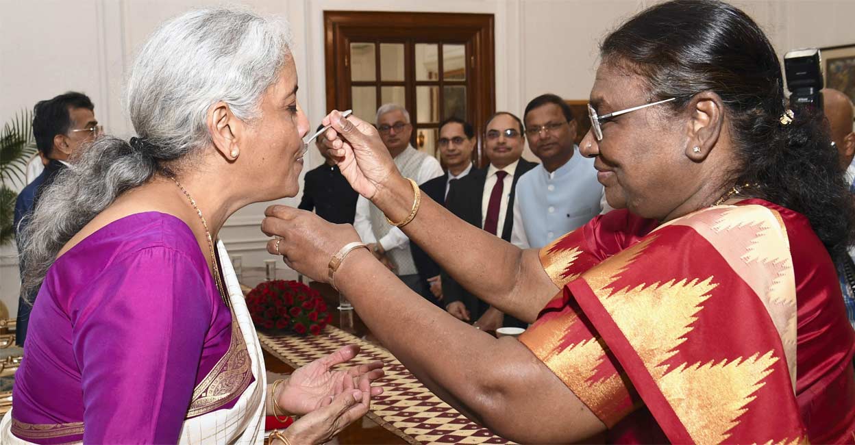 President Droupadi Murmu giving 'dahi-cheeni' (curd-sugar), considered auspicious, to Finance Minister Nirmala Sitharaman before she left for Parliament to present the full Budget for 2024-25. Photo: PTI
