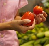 How to spot the best tomatoes at the market