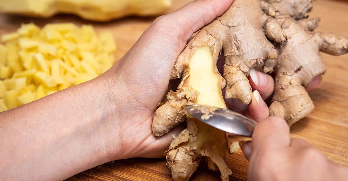 Peeling ginger. Photo: Shutterstock/Miriam Doerr Martin Frommherz