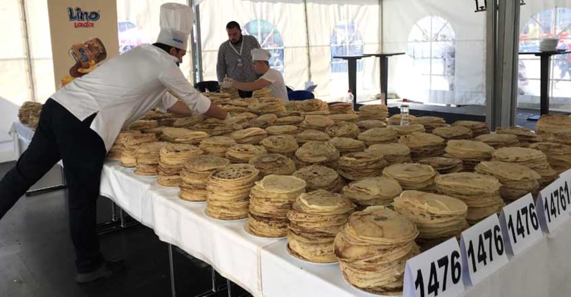 Flipping marvellous: Balkan chefs break pancake record Flipping marvellous: Balkan chefs break pancake record