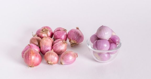 FreshPoint  What's the difference between a shallot and an onion?