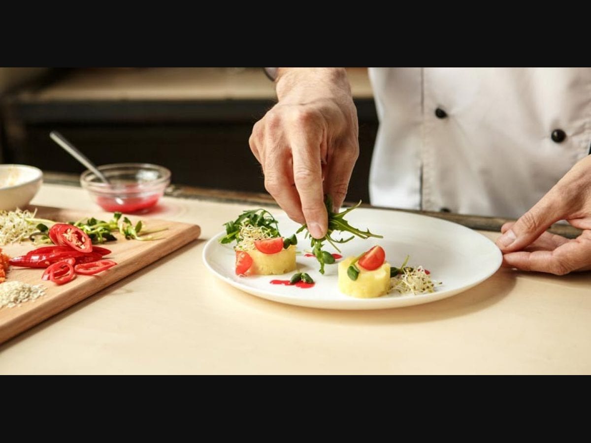 How to nail the art of plating | Tips for plating | Garnishing | Food art |  decorating food | Plates | Creamic | China plates | Right plate for food |  Table setting, image size:1200x900