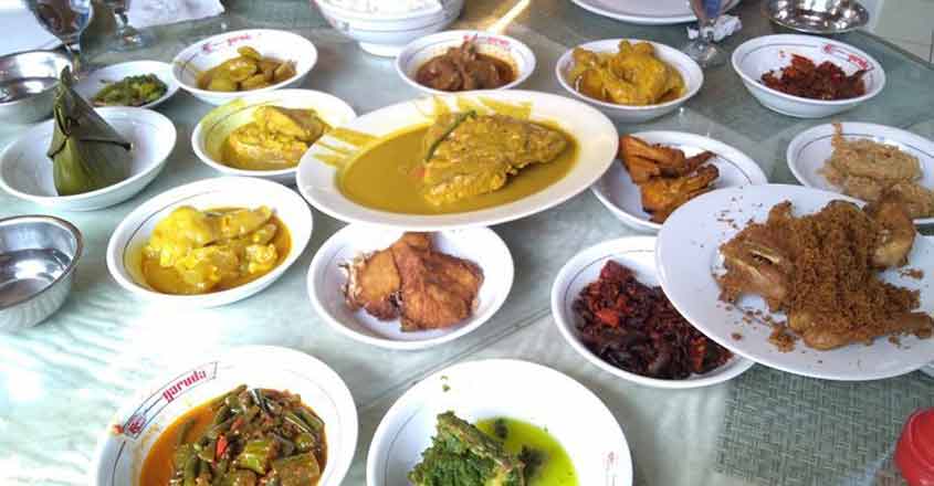 The highlight of the splendid serve is a curry called Rendang, especially the beef Rendang. 