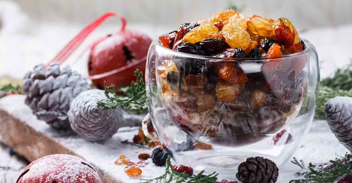 10 pretty vintage Christmas cake recipes - with holiday flavors like  chocolate, gingerbread, cherry & more - Click Americana