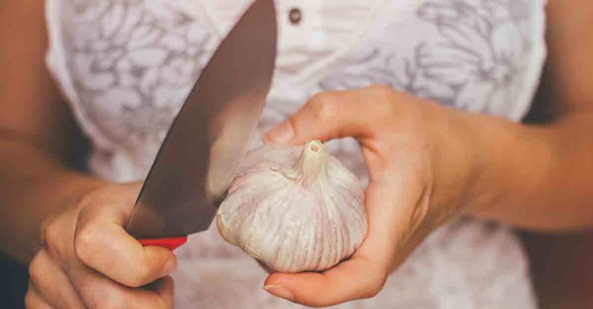 garlic peeling