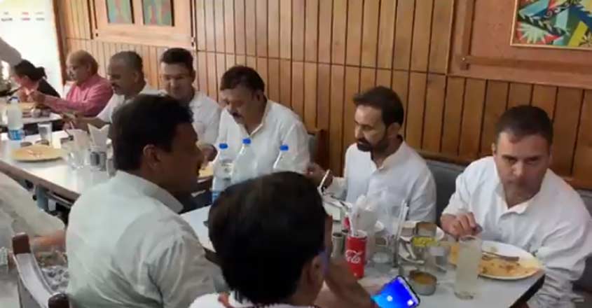 Returning from Patna court, Rahul Gandhi drops in at restaurant for a meal Returning from Patna court, Rahul Gandhi drops in at restaurant for a meal