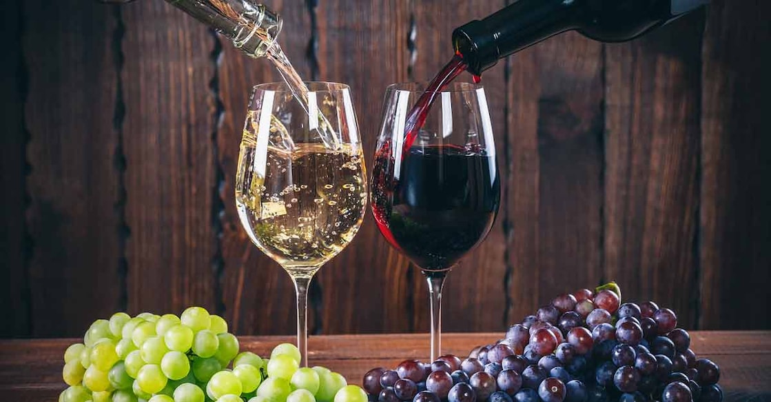 Red and white wines for Christmas | Shutterstock