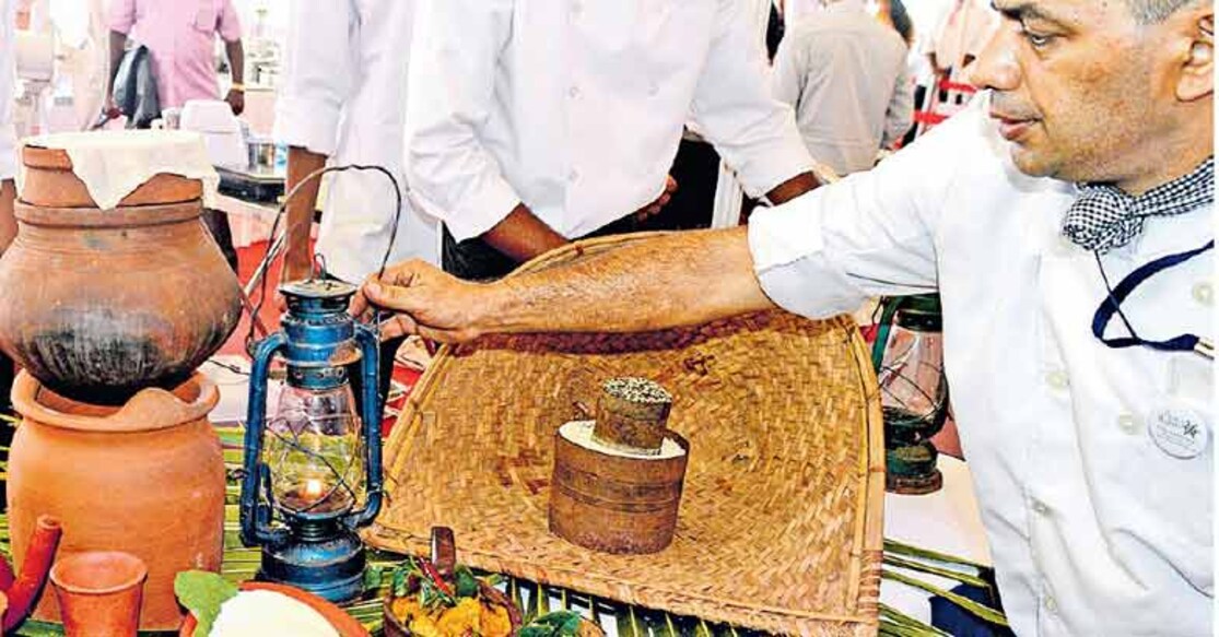 Ramasseri idli with broiled chicken
