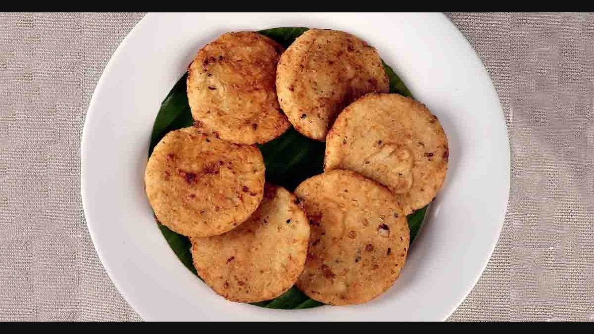 Poricha pathiri | Kerala snacks | Malabar Recipes | Fried pathiri | Rice  flour | Food | Manorama English