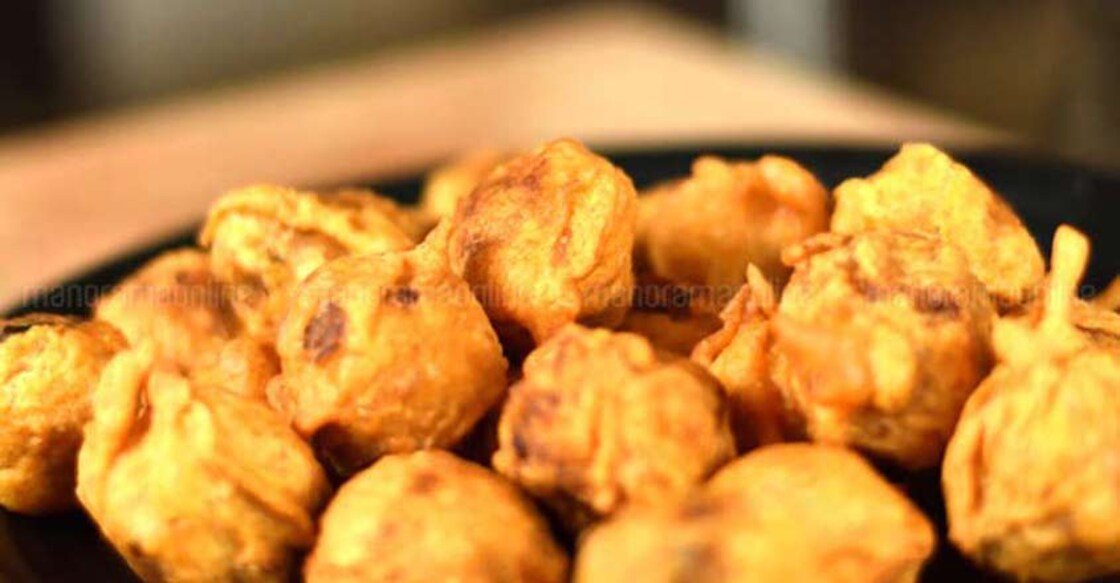 Hot and crispy chicken bonda