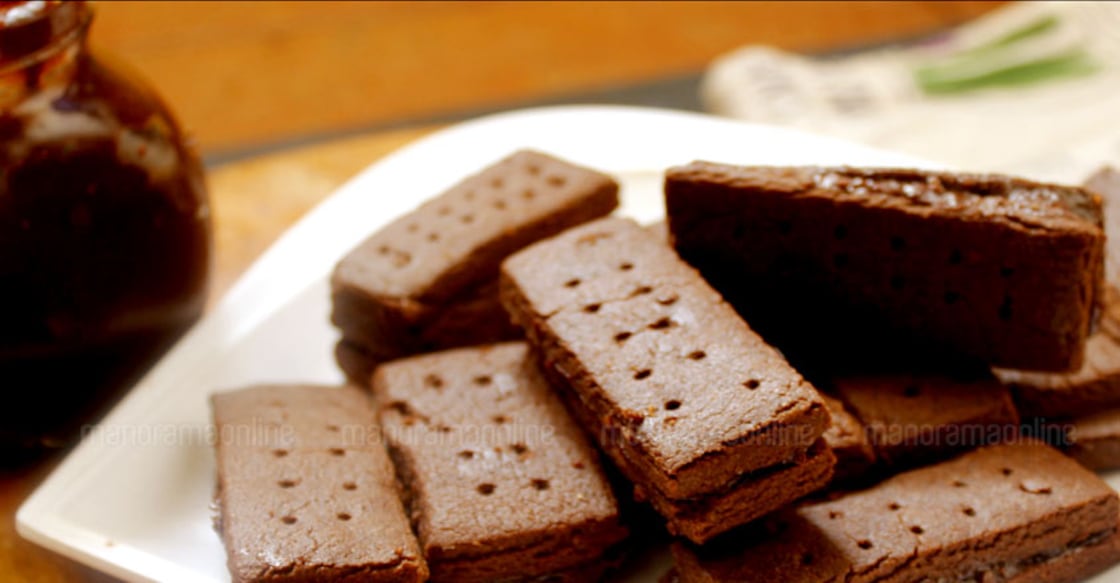 Easy oven-less chocolate biscuits