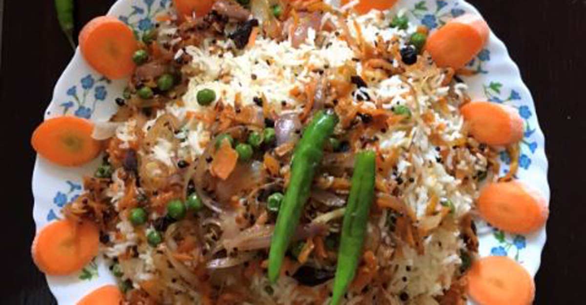 Carrot, onion and green peas rice