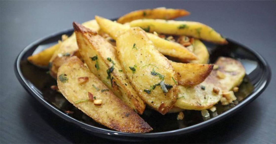 Roasted garlic potato wedges