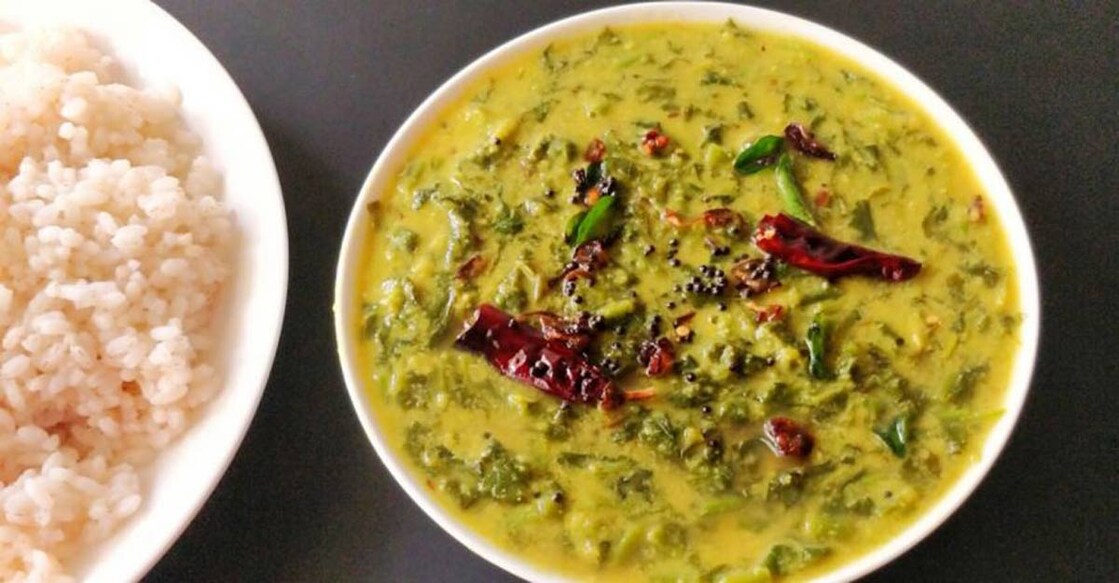 Healthy spinach dal curry