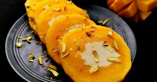 Ripe mango stuffed with kulfi