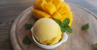 Yummy mango ice cream with 3 ingredients