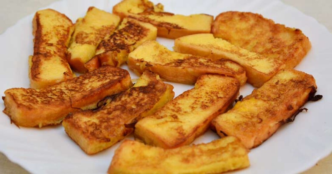 Bread Mukki Porichathu (Bread Fingers)