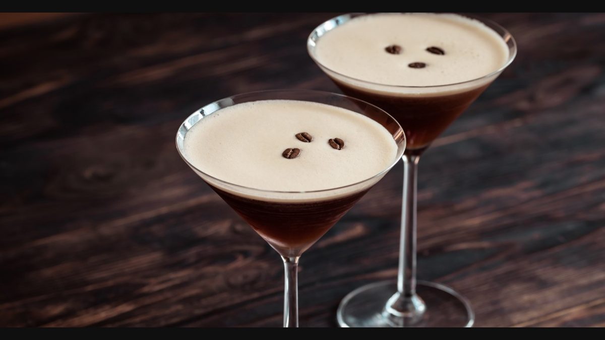 https://img.onmanorama.com/content/dam/mm/en/food/recipe/images/2021/10/7/espresso-martini.jpg.transform/schema-16x9/image.jpg