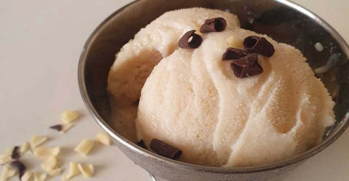 Home-made ice cream with wheat flour and milk