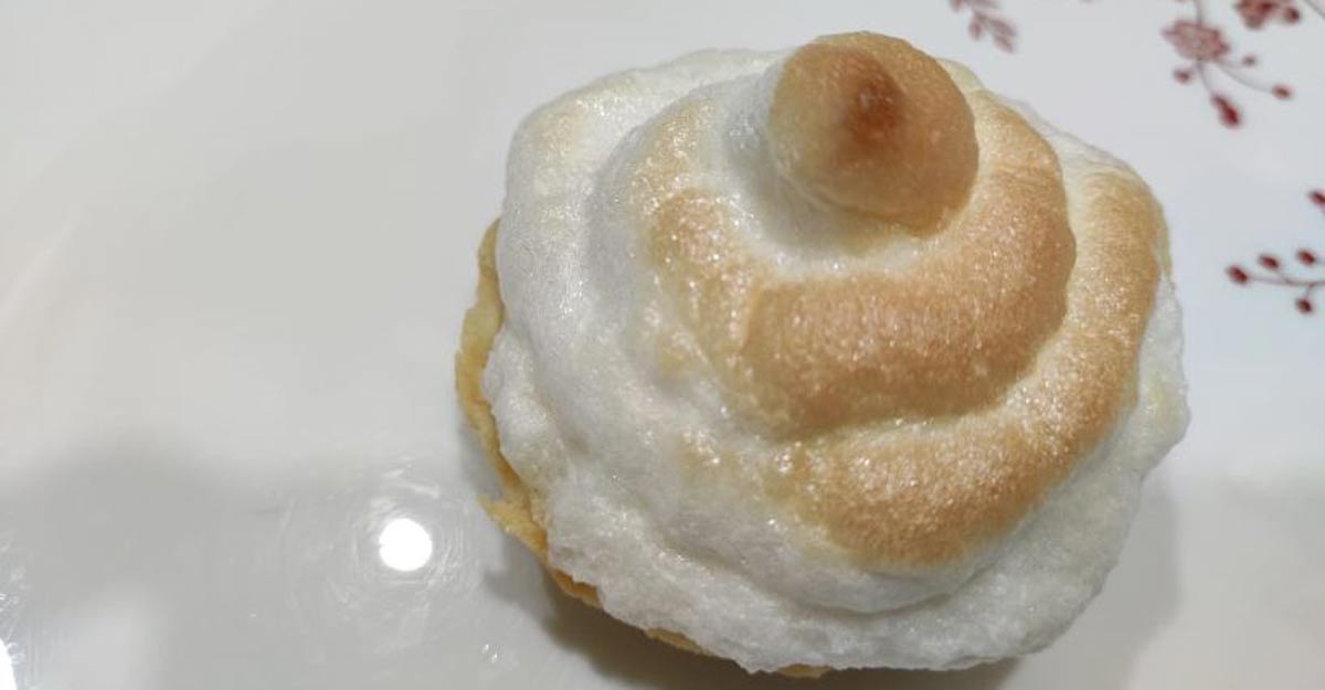 Lemon meringue mini tarts