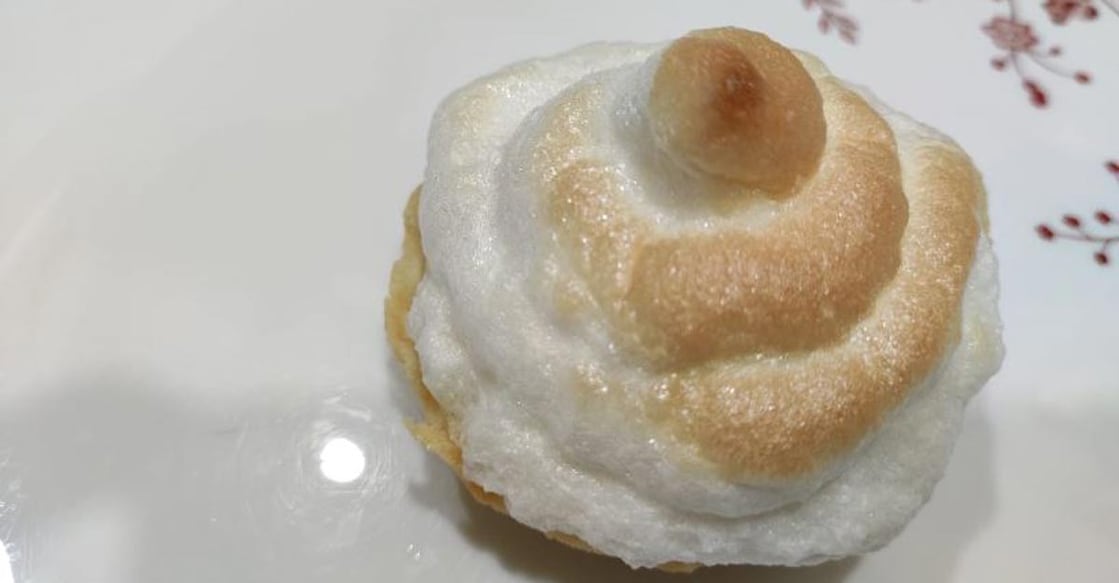 Lemon meringue mini tarts