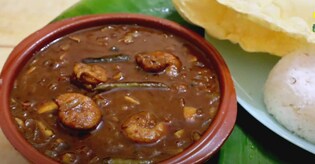 Rich and spicy prawns theeyal