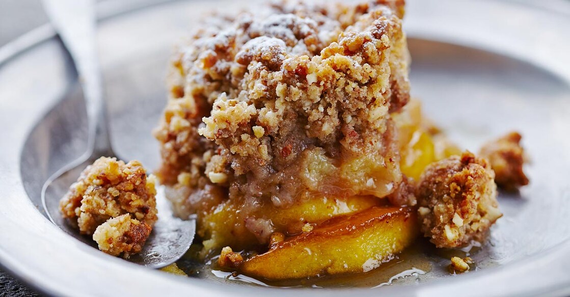 Apple Crumble is also considered a classic comfort food by many.  Photo: iStock/loooby