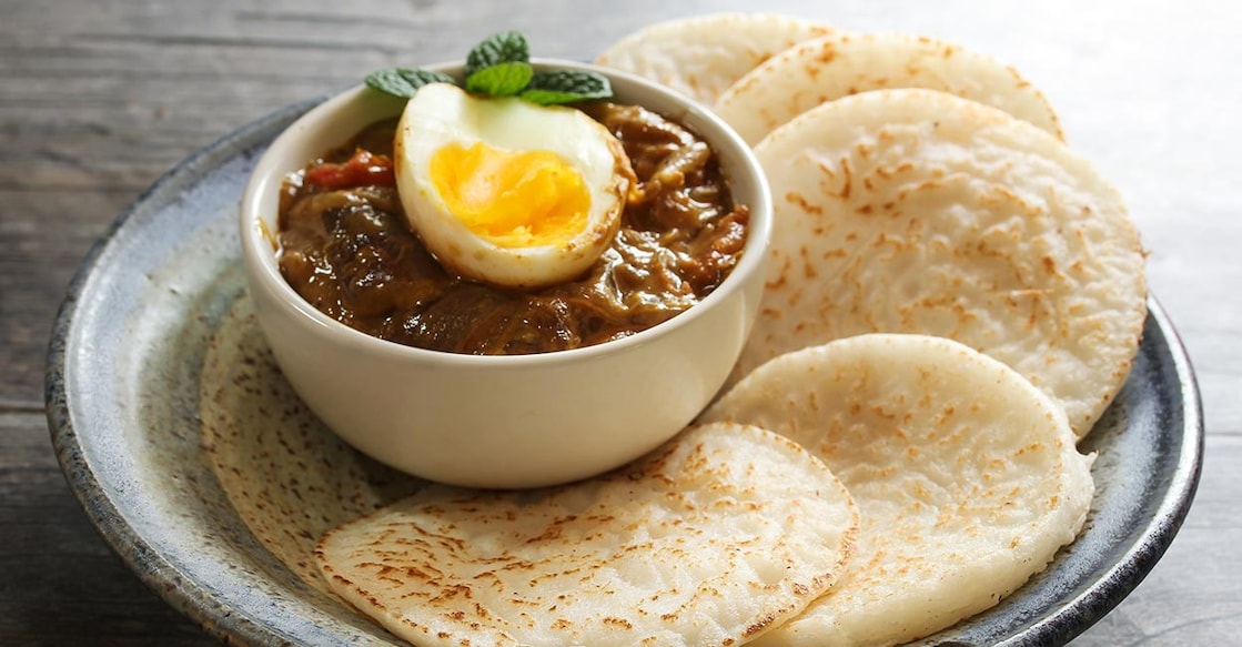 Vellayappam pairs well with any non-veg curry, vegetarian dishes like kadala curry, green piece curry, vegetable stew and more. Photo: iStock/vm2002
