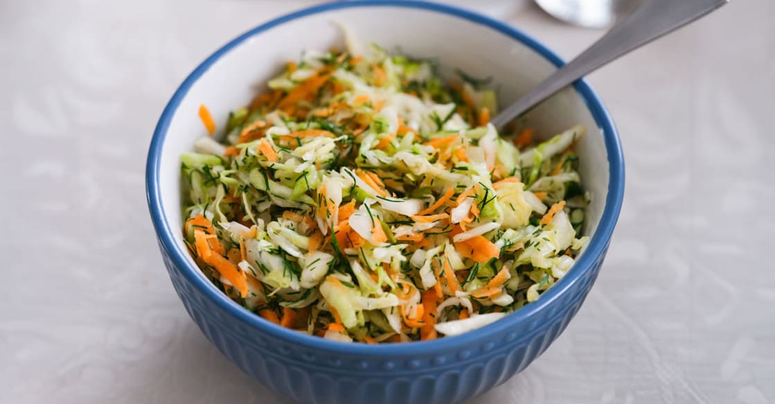 Simple salads can be prepared to have with your main meal so that you feel fuller for a long time. Photo: iStock/Ekaterina79