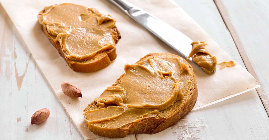 The healthy fats contained in peanut butter can help better cholesterol levels and reduce the risk of heart disease. Photo: Shutterstock/Fortyforks