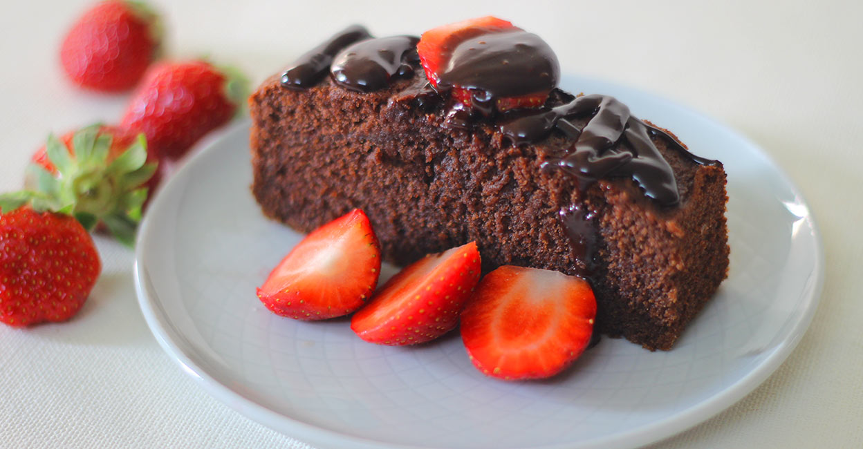 Homemade finger millet chocalate cake decorated with a generous drizzle of chocolate sauce and strawberries. Photo: Shutterstock/Trending Now