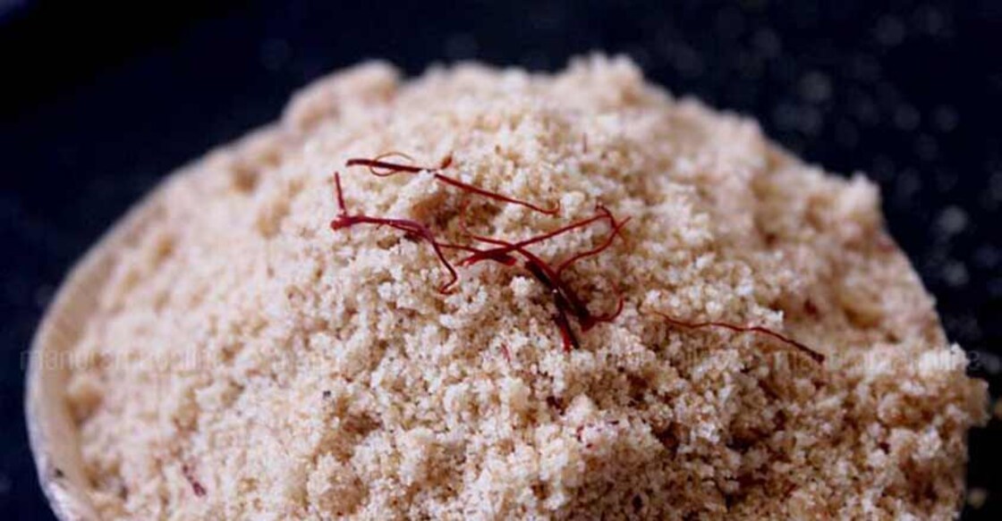 Homemade kesar badam powder