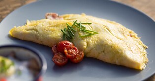 A low-fat, all-white omelet recipe with loads of veggies