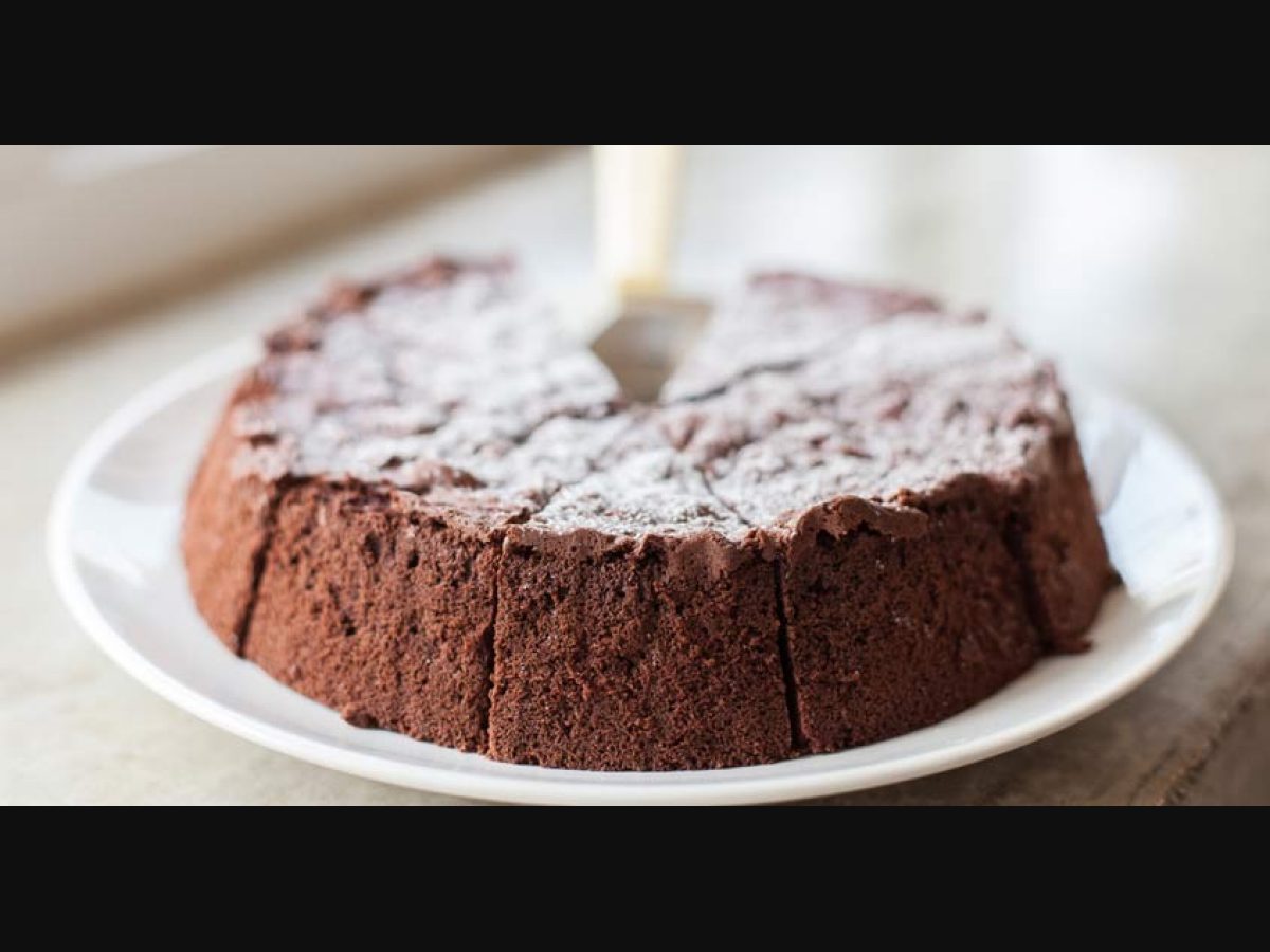 steam cake recipe | eggless steamed sponge chocolate cake
