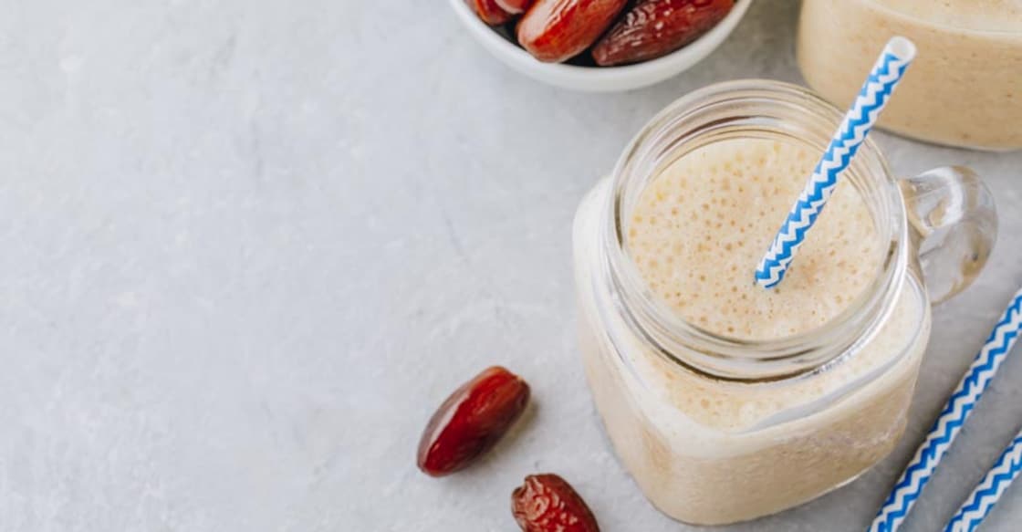 banana-dates-smoothie banana-dates-smoothie