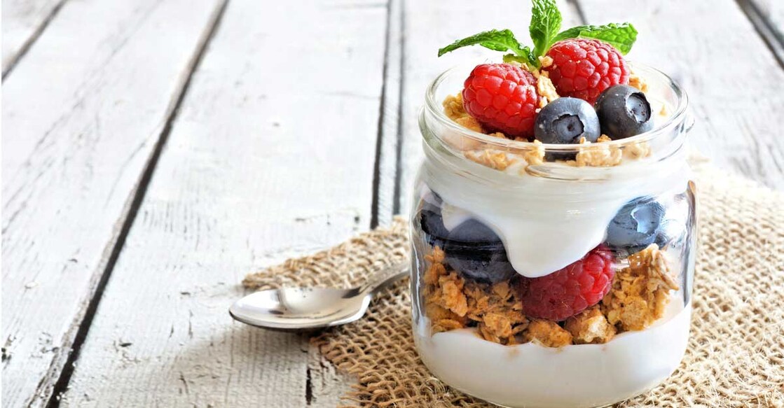 Granola yogurt parfait | Shutterstock