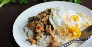 Nutrient-loaded chicken krapow