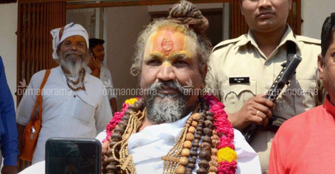 Computer Baba, followers to back Cong in MP polls