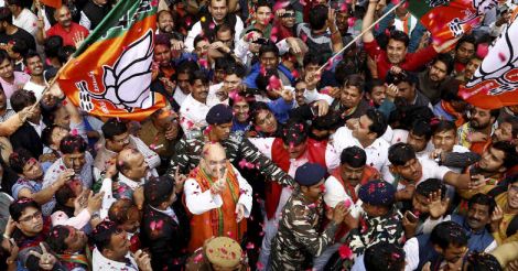 Modi wave brings saffron Holi in Uttar Pradesh & Uttarakhand, Congress settles for Punjab