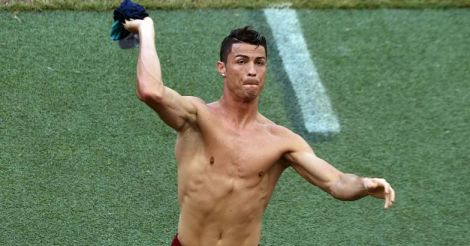 Cristiano Ronaldo shirtless