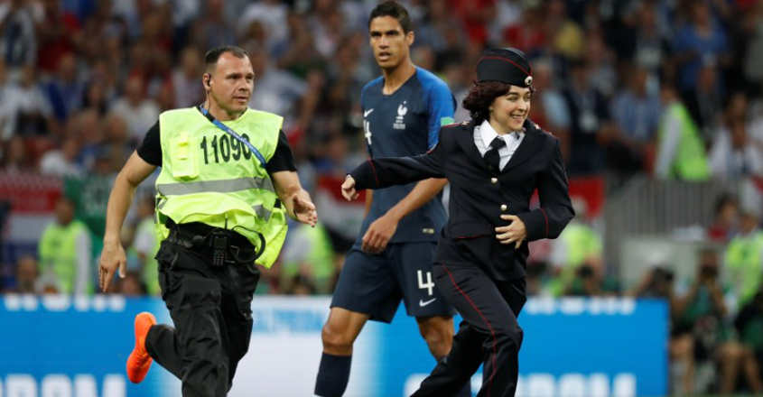 Intruders halt World Cup final, Pussy Riot claims responsibility