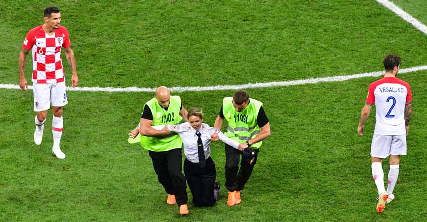 Pussy Riot Members Jailed For World Cup Pitch Invasion Pussy Riot World Cup Final 2018