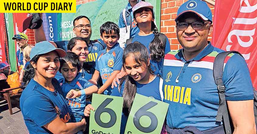 Euphoric Indian fans turn Oval into sea of blue