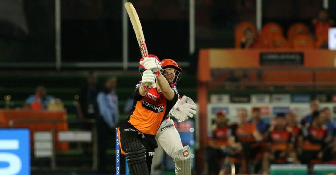 IPL: Warner powers Sunrisers to 212/6