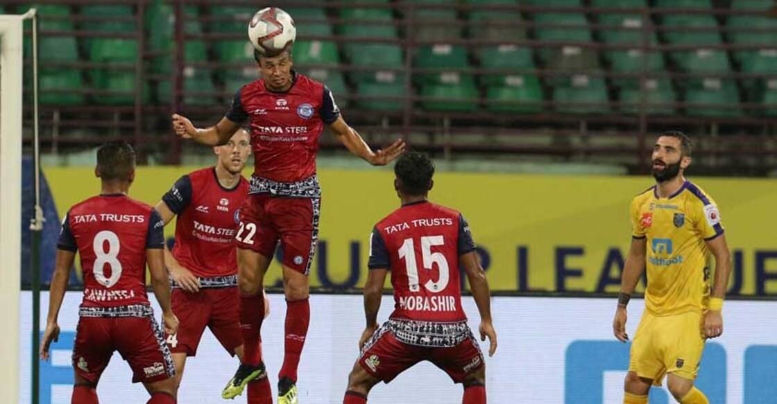 Emerson Gomes de Moura of Jamshedpur FC defends a goal during match 48 of the Hero Indian Super League 2018 ( ISL ) between Kerala Blasters FC and Jamshedpur FC held at Jawaharlal Nehru Stadium, Kochi, India on the 4th December 2018Photo by: Faheem Hussain /SPORTZPICS for ISL