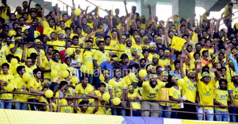 Sea of Kerala Blasters fans dips Kochi in yellow 